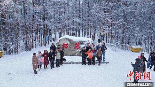 “神州北极”漠河迎来今冬首场暴雪