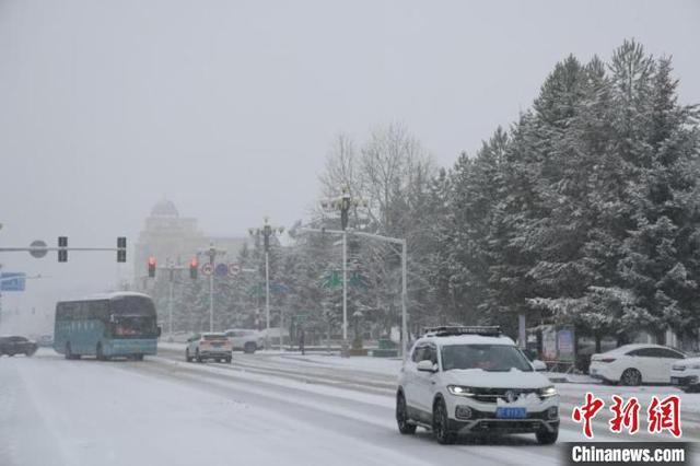 “神州北极”漠河迎来今冬首场暴雪