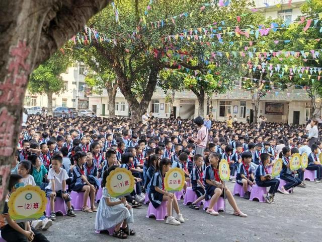 遂溪县检察院举行秋季“送法进校园”活动