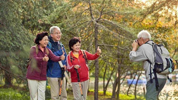 54岁大哥患上冠心病，天天喝茶，半年后去检查，医生：这是干了啥(图1)