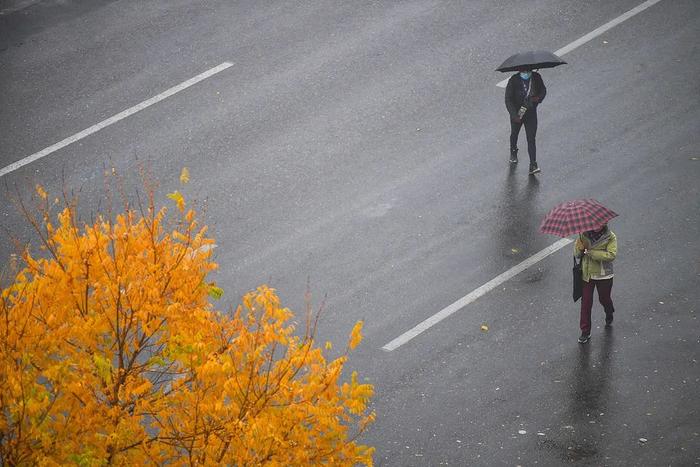 强降温来袭！今起至周日，北京风雨交加！明显降雨时段→