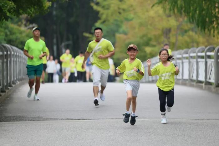 从“心”出发，奔赴健康，安利纽崔莱健康慈善慢跑开跑