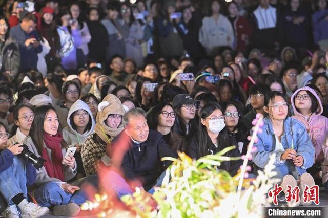 南京农业大学师生唱响“草坪音乐会”迎校庆