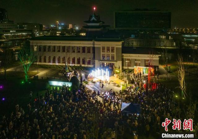 南京农业大学师生唱响“草坪音乐会”迎校庆