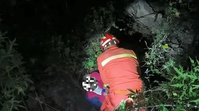 男子醉酒后在山中走失 北京门头沟消防寒夜救援