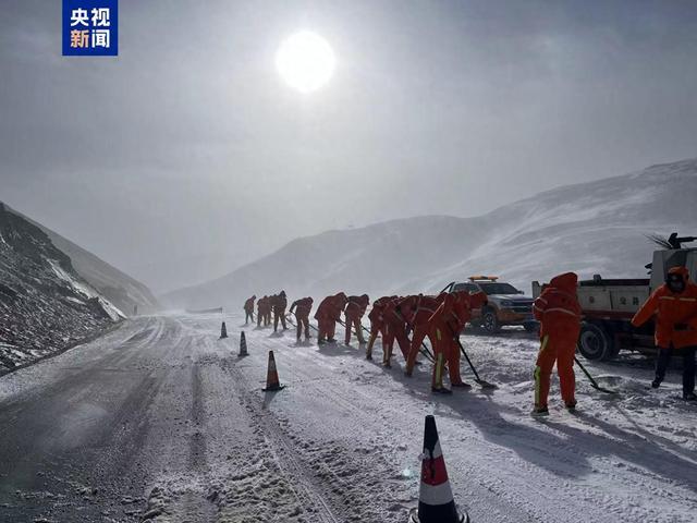 青海高海拔地区降雪 多条路段受影响