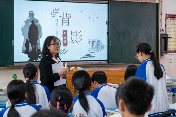 详细阅读:同课异构展风采!广外教育集团送教到乳源实验学校(这样也行?)广外老师电话号码怎么查,学校, 同课异构展风采!广外教育集团送教到乳源实验学校(这样也行?)广外老师电话号码怎么查,学校,