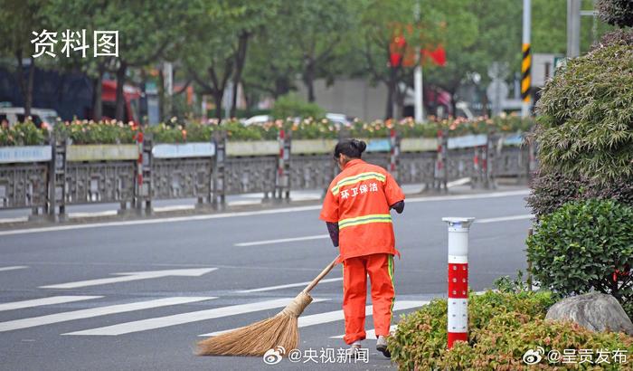 今天，一起为环卫工人转发倡议！