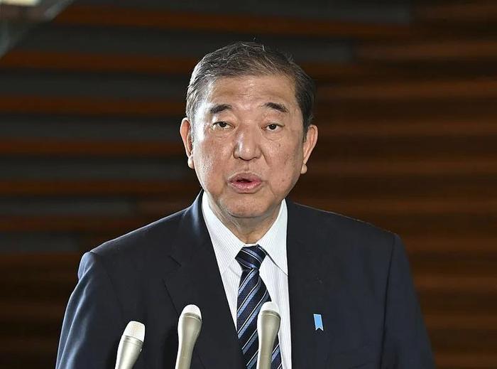 日本首相石破茂就政治“黑金”问题道歉！