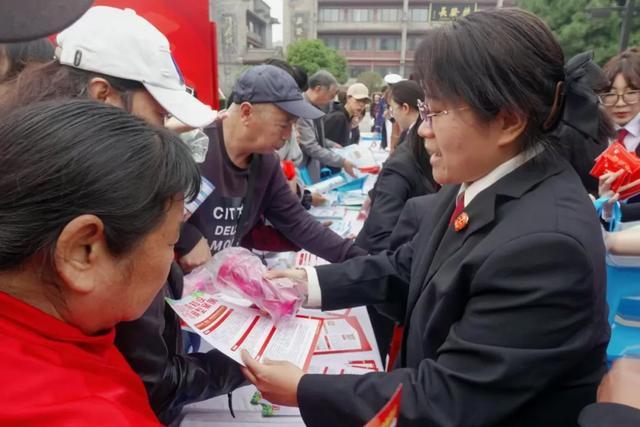 西安莲湖法院开展平安建设暨常态化扫黑除恶集中宣传活动