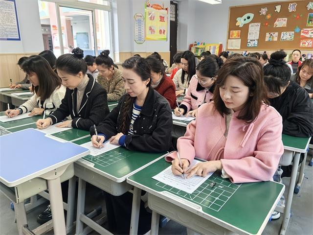 书写邯郸成语 传承文化经典 邯郸市绿化路小学开展规范汉字书写活动