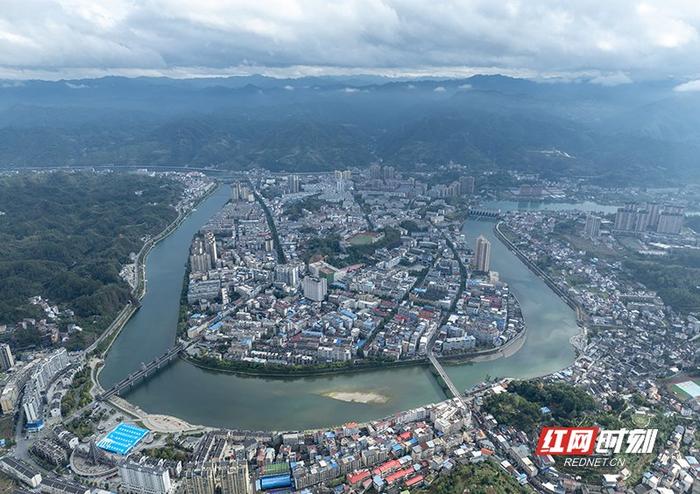 小县城如何突围？这个遍地是“黄金”的城市，给出了答案