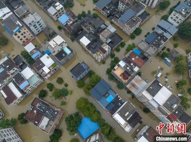 航拍海南琼海洪涝灾害：农田房屋被淹