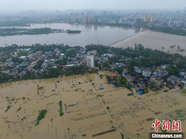 航拍海南琼海洪涝灾害：农田房屋被淹