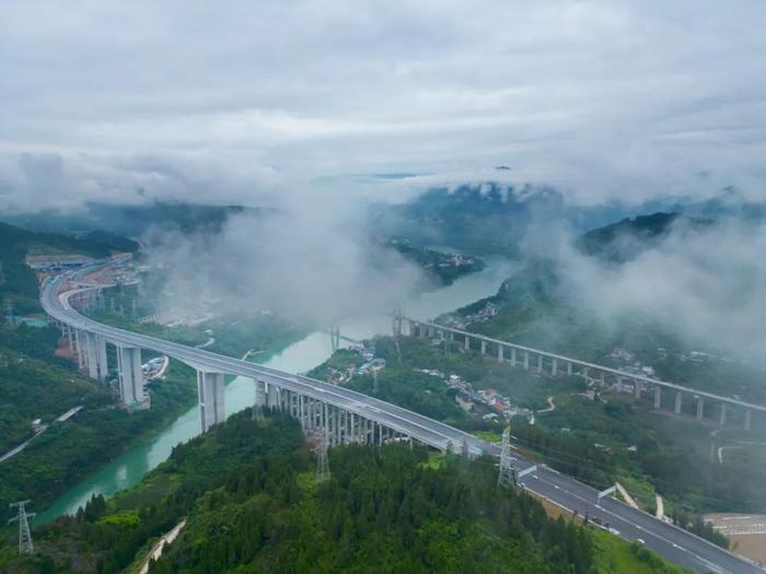 书记区长答丨渝湘高铁武隆段，明年6月正式通车！