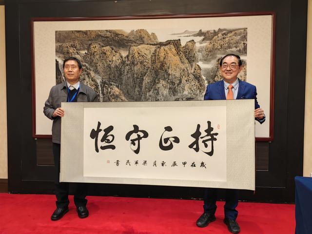 中国全国工商联书画院副院长梁军民题写墨宝礼赠第19届亚洲品牌盛典