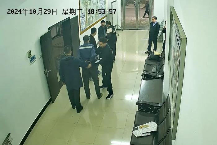 宜昌警方：潜逃11年，胡某被抓捕归案！