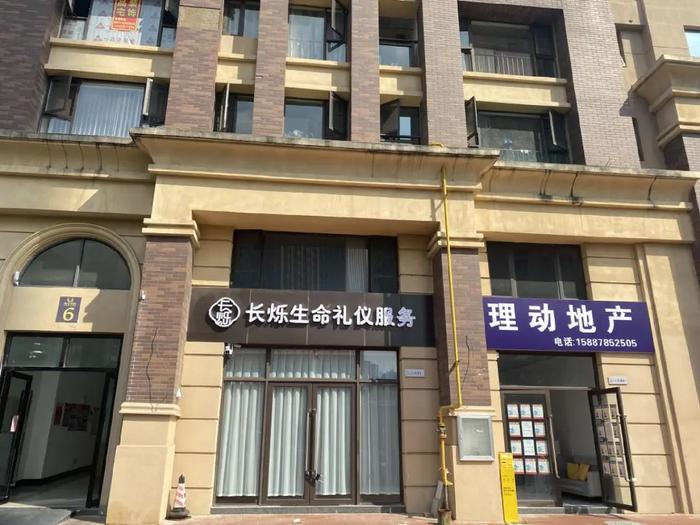 住户喊“搬走”！昆明这个小区门口的殡仪店现在…