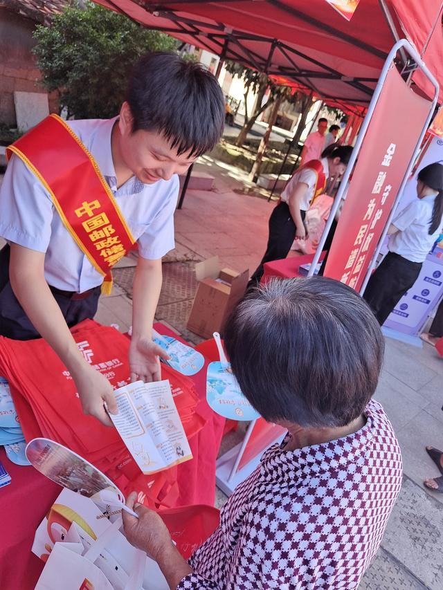 邮储银行莆田市荔城区支行开展“金融教育宣传月”活动