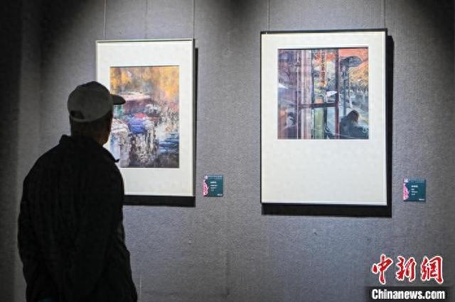 “飞花云集——城市艺术家2024年度展”在昆明展出