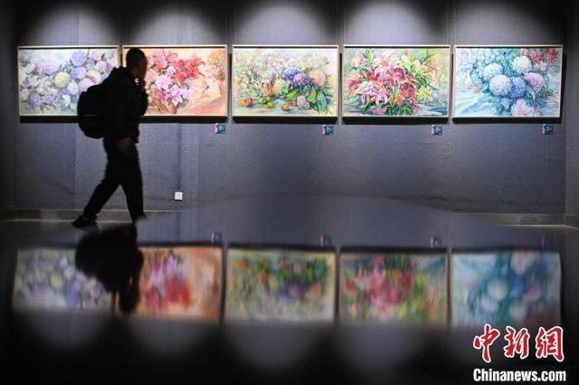 “飞花云集——城市艺术家2024年度展”在昆明展出