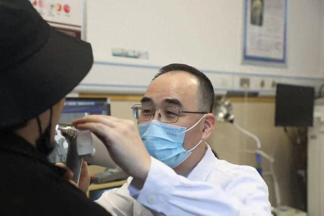 每天醒来像吞刀片！严重或腐蚀器官！网友：啊？每天都在喝……