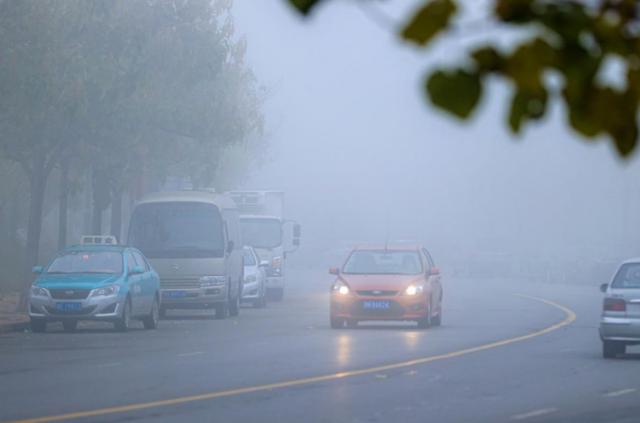 @渭南人 雨水暂停 道路结冰 出行多注意