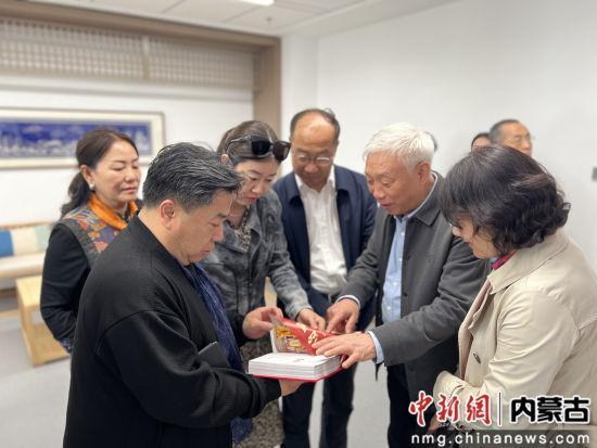 “艺美北疆·剪映江南”呼和浩特—常州剪纸交流展在常州市举行