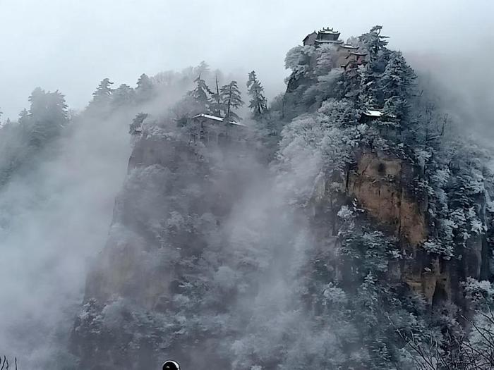 新鲜出炉！崆峒山今冬首场雪景→