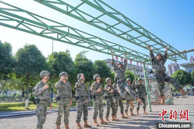 直击广西南宁武警特战队员强化训练现场