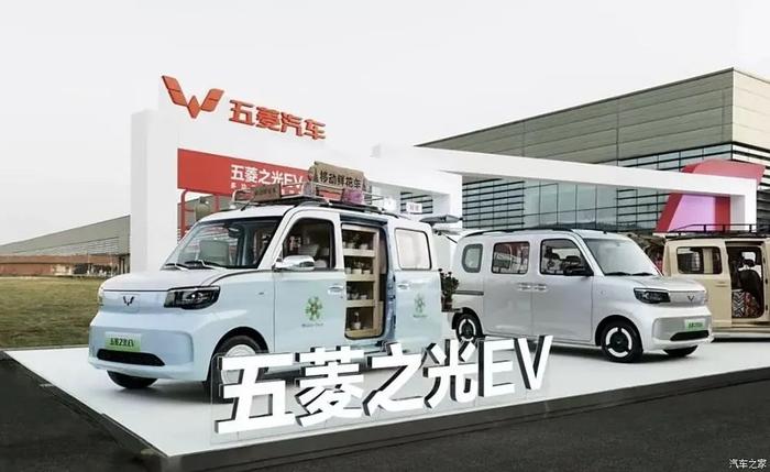 侧滑门、超大空间，五菱“神车”这波拿捏住了没？