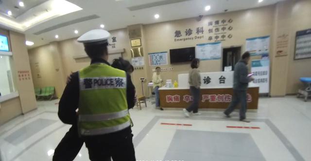 深夜，小女孩满头是血，民警：“快上警车！”