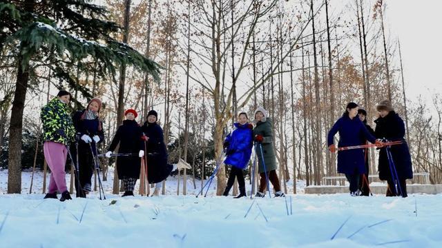 第十一届全国大众冰雪季冰雪健身周系列活动趣味冰雪活动等你来