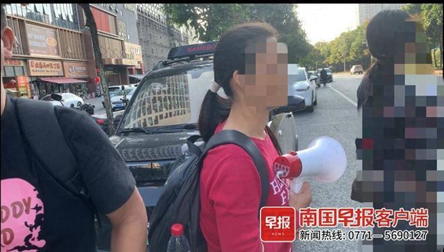 债主手持高音喇叭讨债，还跟随入室！律师：涉嫌侵权