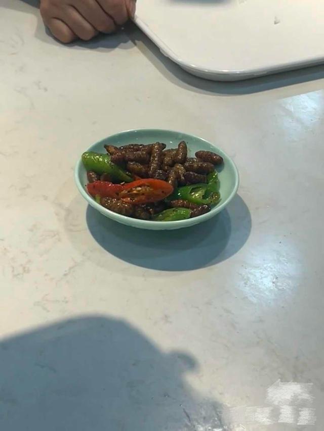 上财食堂推出“油炸昆虫”：有云南同学点了3种，有老师称不敢吃