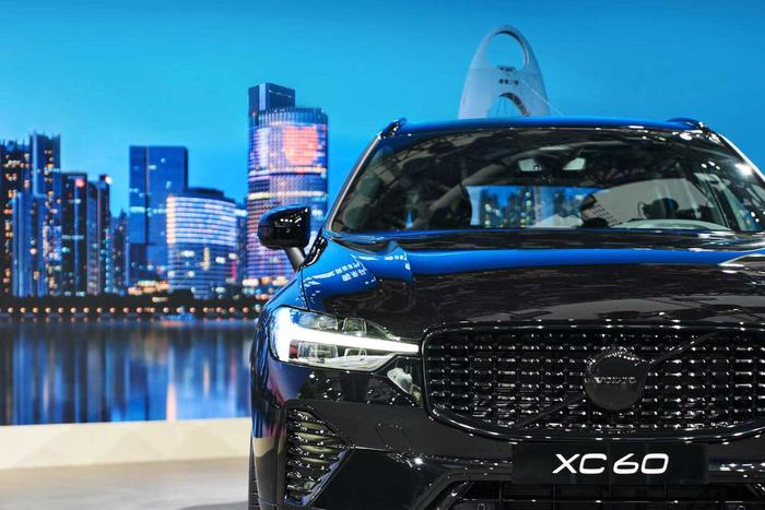 沃尔沃XC60“添新丁”：一款车卖了240万辆，它如何传承与谋变？