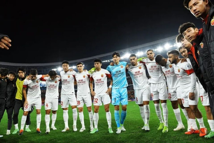 主场票房损失1000万，山东泰山为何输给上海海港？媒体人看法不一