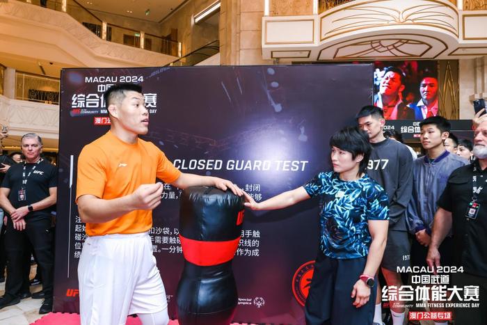 澳门商圈UFC元素随处可见。