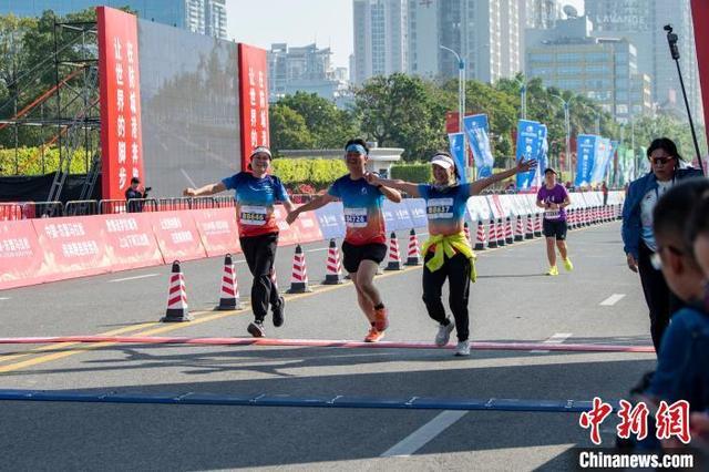 中国—东盟马拉松赛在广西防城港举行