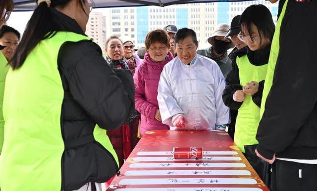 呼和浩特市太极健身气功展示活动亮相万和体育公园