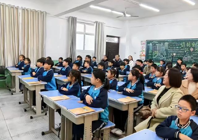 邯郸市学步桥小学英语名师到魏县魏州小学送课交流