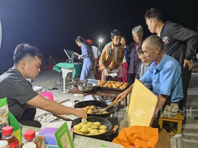 田埂边品美食，星光下唱一曲！柳州成团“田埂夜市”满是人间烟火气