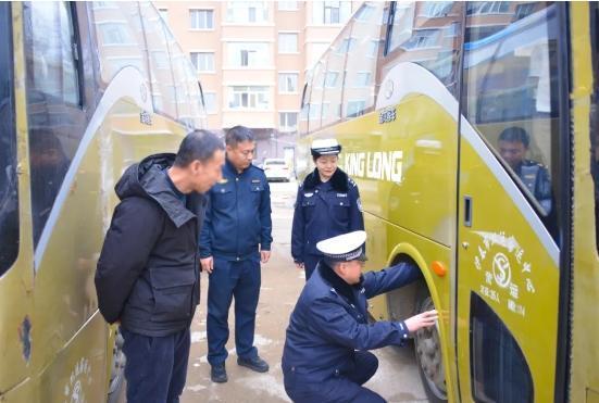 伊春公安：“四点”发力 全力构建冬季道路交通安全防线