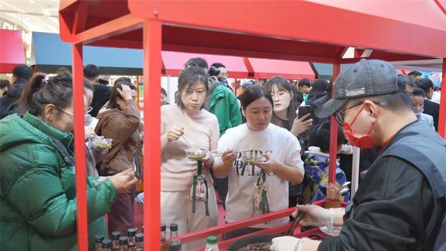 热辣滚烫！通辽市首届“草原火锅文化节”开幕