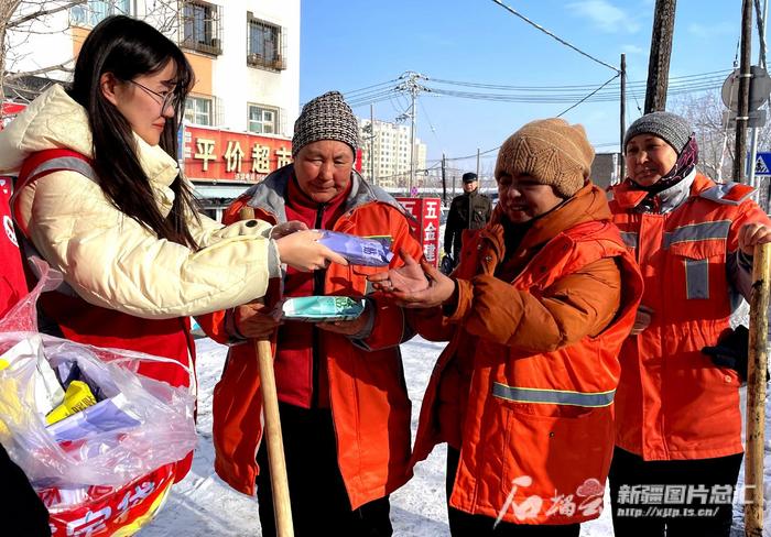 送饺子、送姜汤……乌市环卫路街道各社区暖流涌动