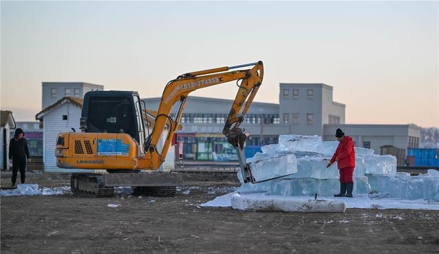 启用存冰 呼和浩特这一处“冰雪乐园”正在建设中