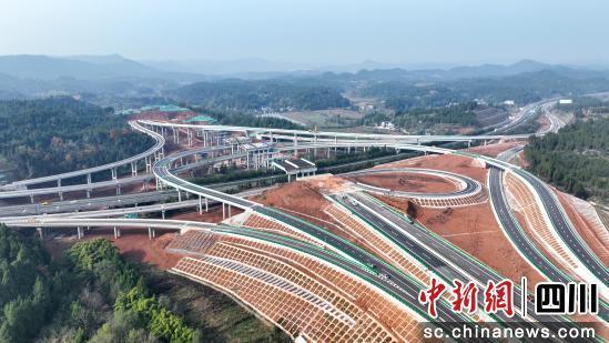 南充过境高速公路预计12月底试通车