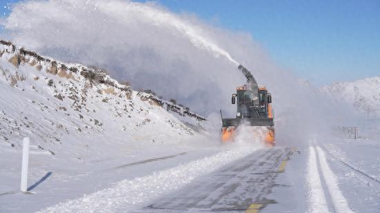 阿勒泰公路管理局吉木乃分局：坚持清雪除冰保畅通