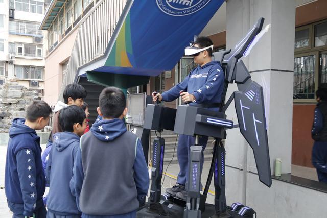 北京大学特聘教授，成了广渠门中学科学副校长