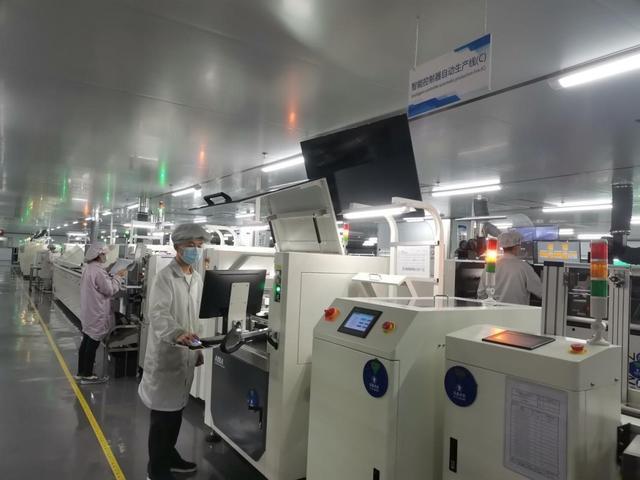 江西晶华微电子有限公司生产车间。受访者供图